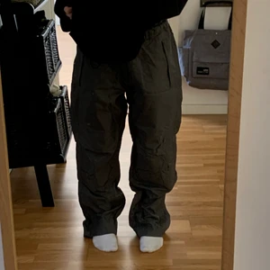JDC trackpants  - trackpants från JDC. mörkgråa, köpta på humana för ca ett halvår sedan! för 200kr.