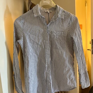 Warehouse UK  striped shirt blue - Slim-fit size 6 UK. Cotton materials