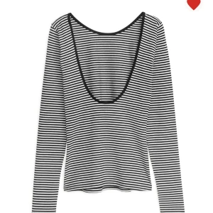 Randig tröja med öppen rygg  - Så snygg och populär tröja från arket! Tyvärr för stor för mig som oftast har s i tröjor. I nyskick!