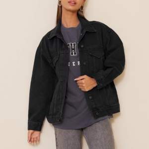 Jeans jacka från Gina tricot men köpt på nelly, nypris 499💞 Stl M, oversized 