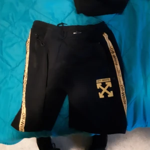 Off White shorts - Off white shorts