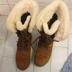 Caterpillar vinterkängor - Som nya! Dessa kommer du inte att frysa i. Super varma!! Jätte sköna! varmfodrade, och impregnerade för extra skydd. 