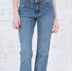 lågmidjade boot cut  - säljer dessa snygga lågmidjade bootcut från brandy melville. köpte på plick för ett tag sen o insåg att det it e min stil längre💕 försöker posta samma dag vid snabbt köp 