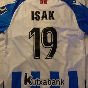 Isak fotbollströja  - Riktigt fin Isak tröja använd cirka 5-10 gånger bra skick. Size S sitter ganska stor