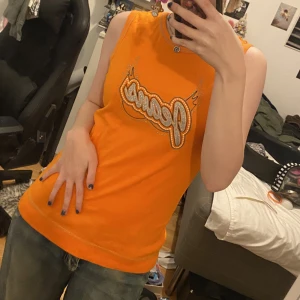 Snyggt linne y2k - 2000s linne från crazy world, står storlek L men skulle nog mer uppskattas som medium. Endast prövad. Kom aldrig till användning 