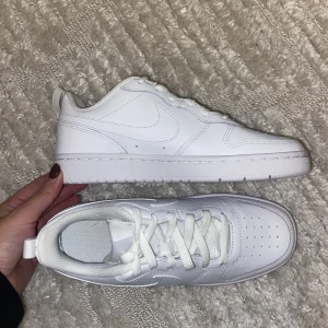 Nike Air Force - Nike Air Force i storlek 37,5, säljer pga försmå