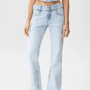 Storlek 34 - Asss snygga jeans från pull and bear. Använda 2 ggr💓 frakt 66