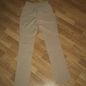 Kostymbyxor  - Köpta på plick men passade ej. Skriv för fler bilder/info (: