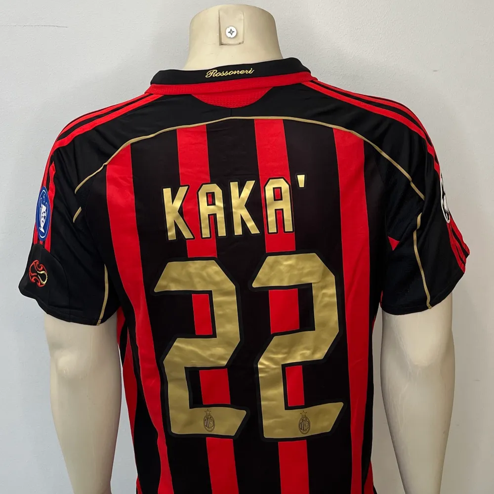 Milan tröja från säsongen 2006/2007. T-shirts.