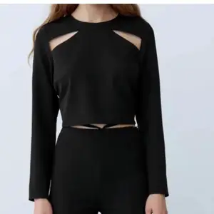 Säljer denna snygga tröja från Zara! Aldrig använd så i nyskick! Perfekt snyggare tröja till all tillfällen 💗 Storlek M men sitter bra på mig som är en S, säljer för 150 + frakt 💗