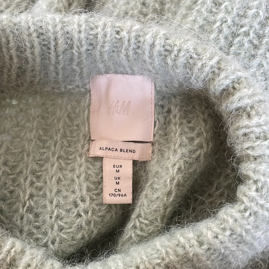 Stickad tröja strl M - 90