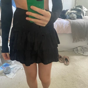 Volangkjol - Aldirg använd. Från nelly.