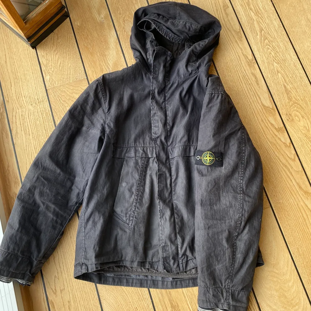 Vintage stone island höst/vinter jacka. Xl men sitter mer som L. Skriv om ni undrar något. Mvh Simon. Jackor.