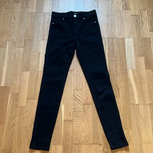 Jeans från Lager 157 - Säljer nu dessa jeans då dem aldrig kommit till användning💕Högmidjade💕Precis som nya!💕