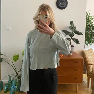 Tröja - Jättefin tröja i handduksmaterial. Från & other stories