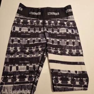 Stronger tights  - Säljer ett par stronger tights som jag tyvärr inte kommer ihåg namnet på modellen. De är använda ett fåtal gånger. 
