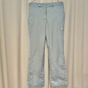 Ljusblå trackpants träningsbyxor - Skit snygga för små på mig men bra längd, är 166, använt skick 