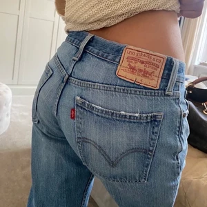 Levis jeans  - Ljusblå levis jeans i modellen 514. Köpta på Plick, men va tyvärr för stora så säljer vidare för samma pris ja köpte dem för. Storlek 32/34.  Bra längd på mig som är 175cm💞 (Använder INTE köpdirekt)