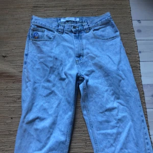 Polar 93 demin  - Ljusblåa polar 93or som knappt andvänds, haft på mig de ca 3 gånger, alltså i näsan helt nytt skick