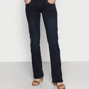 Ltb jeans  - Så snygga lågmidjade jeans från ltb. Slutsålda i nästan alla storlekar, köptes förstora och har inte växt i dem så väljer att sälja💓aldrig använda💓köpte för 830💓