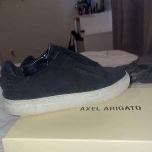 Säljer nu mina arigato skor för dom passar ej längre 