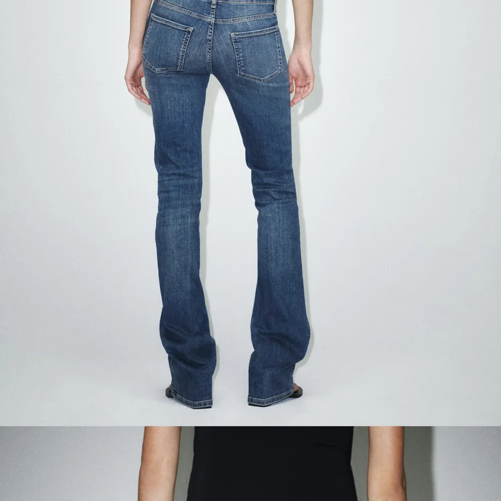 Säljer helt oanvända zara jeans i storlek 32, dom var tyvär för små för mig så säljer dom💞💞. Jeans & Byxor.