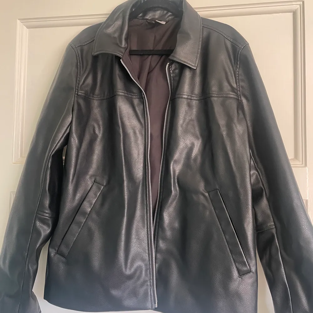 Oversized faux leather jacket . Jackor.