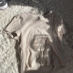 Basic kort t-shirt - Jättefin ribbad t-shirt🩷 (passar på folk mellan m o xs