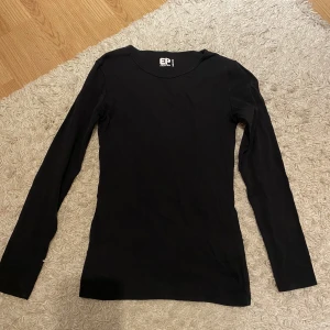 Långärmad tröja - En fin och helt oanvänd långärmad tröja 