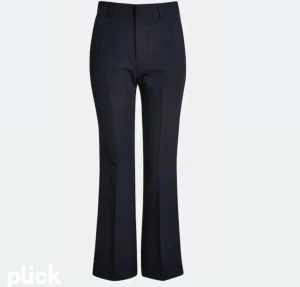 Bikbok kostymbyxor  - Säljer dessa kostymbyxor från bikbok i storlek 34, som är använda ett fåtal gånger.