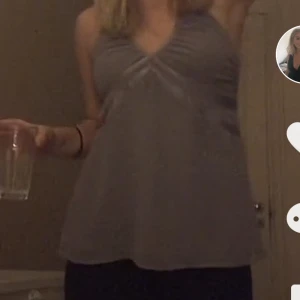 Linne - Jätte jätte fint fest linne som tycär blivit för litet. Frakt tillkommer