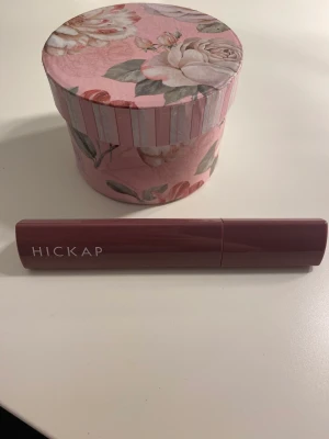 Mascara - En mascara från hickap som endast är öppnad och testad.  Originalpris - 229kr Mitt pris - 100kr🌷✨💕 pris går att diskutera vid snabb affär!!