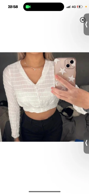 Blis - Blus i storleken S passa även Xs. Använd endast en gång därav bra skick. 