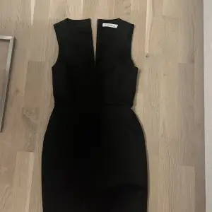 svart klänning i dopet skönt material, aldrig använt. Fick av någon i min familj
