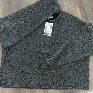  Tröja   - Helt ny tröja, oanvänd