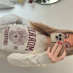 sweatshirt  - Använd endast 1 gång. Tryck gärna köp nu💕