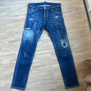 Säljer mina Dsquared2 jeans storlek 46. Sparsamt använda.