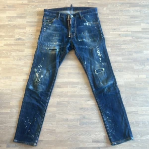 Dsquared2 jeans - Säljer mina Dsquared2 jeans storlek 44. Sparsamt använda.