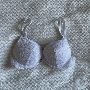 Bh - Bh från Cubus! Väldigt bra skick. Använd några gånger! Push up! Frakt ingår i priset 📦📦