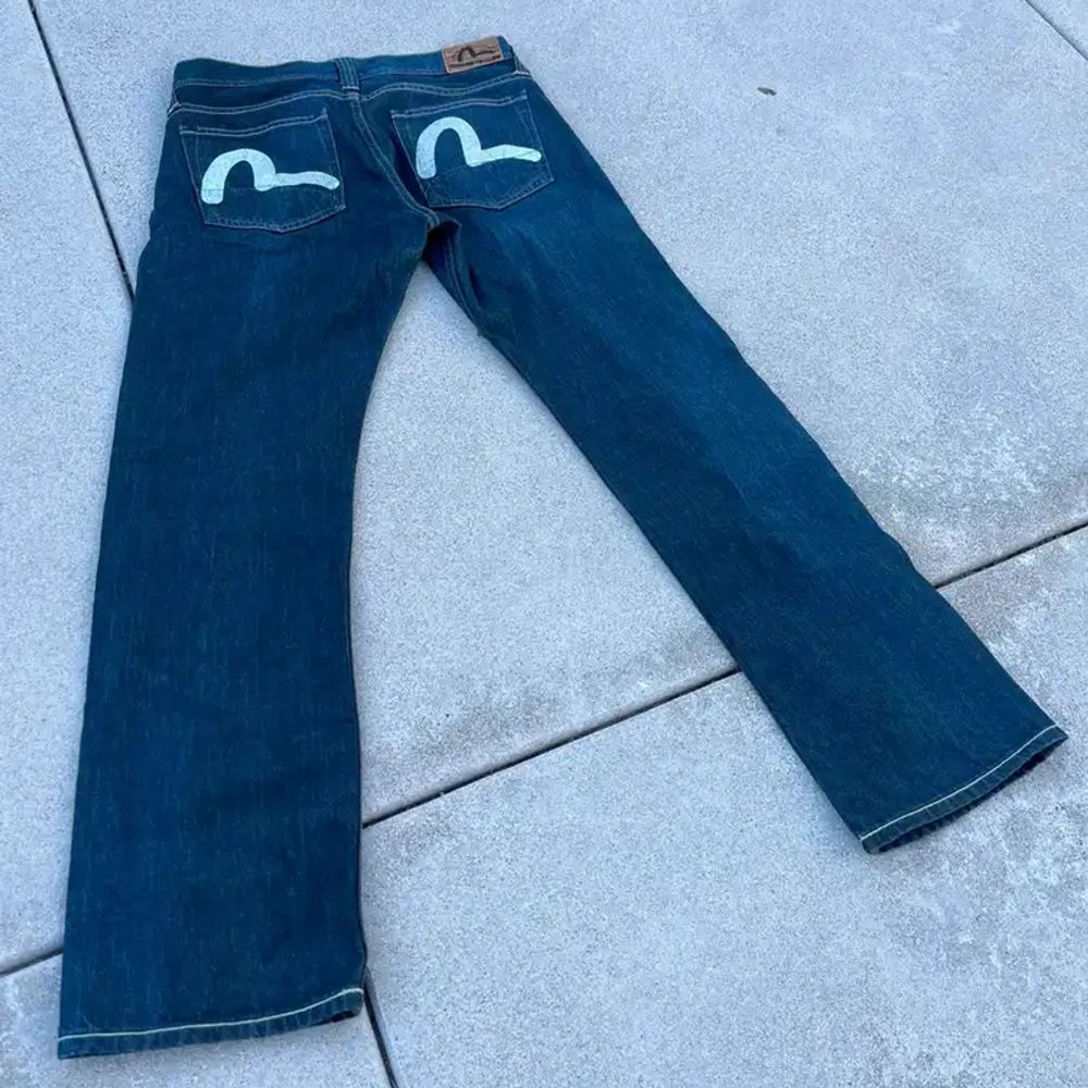 Evisu x Puma jeans. Bra kondition, inga märkvärdiga problem. Herr W32/L34 men passar alla. Knappast använt de. . Jeans & Byxor.