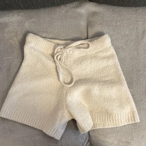 Mysiga vita shorts - Säljer dessa mysiga sköna shorts