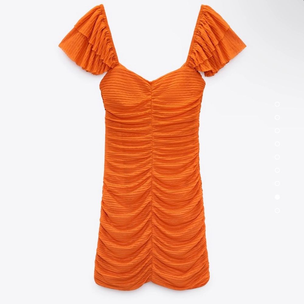 orange klänning zara | Plick Second Hand