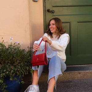 Vit stickad tröja - Säljer min fina vita stickade tröja från Gina tricot då jag har andra liknande