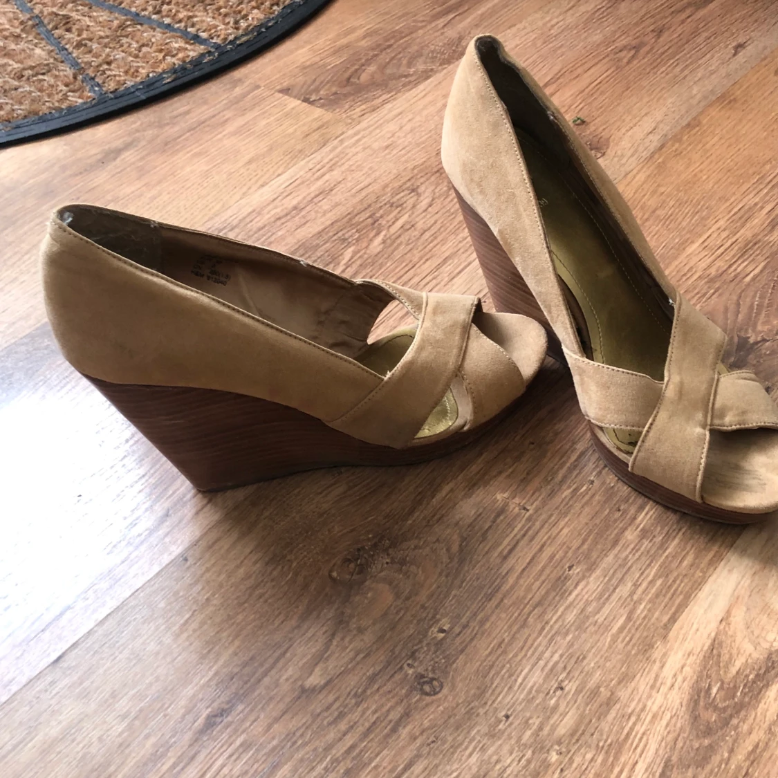 Beiga klackskor pumps från HM  - 90