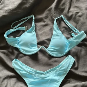 Blå Bikini - En jättesöt ljusblå bikini - ljuset gör den lite orättvis - tvättas givetvis & storlek M