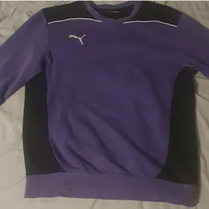 Puma crewneck - Galen tröja, köpt av en tjej passar båda könen🙌
