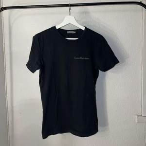 T-short Calvin Klein  - T-shirt från Calvin Klein
