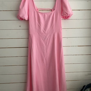 Rosa klänning str S - Rosa klänning från stradivarius,oanvänd 