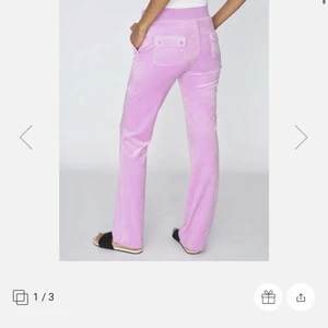 Juicy  - Säljer min nya juicy byxor en är i m och den andra äe i l jag gillar inte färgen på mig och varför inte sälja om jag inte använder den om ni vill ha fler bilder tveka inte att fråga eller om ni undrar något priset kan sänkas vid snabba affärer 💕