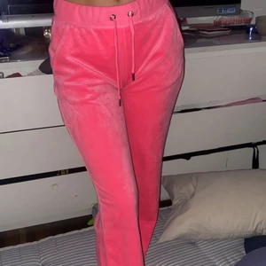 Juicy - Rosa juicy byxor storlek M men passar s oxå❤️